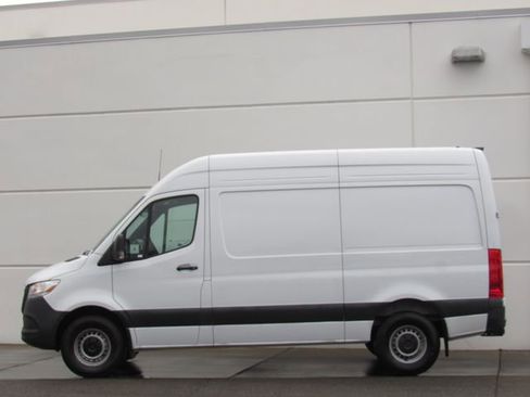 Used 2025 Mercedes-Benz Sprinter 2500 image 4