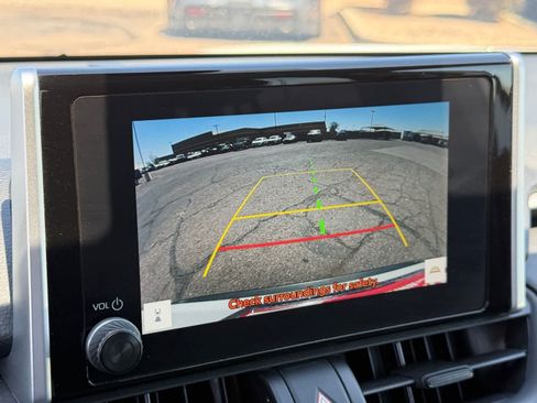 Used 2025 Toyota RAV4 XLE AWD/4WD image 21