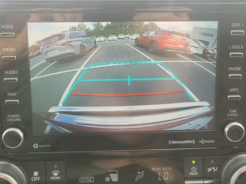 Used 2022 Toyota Highlander XLE AWD/4WD image 26