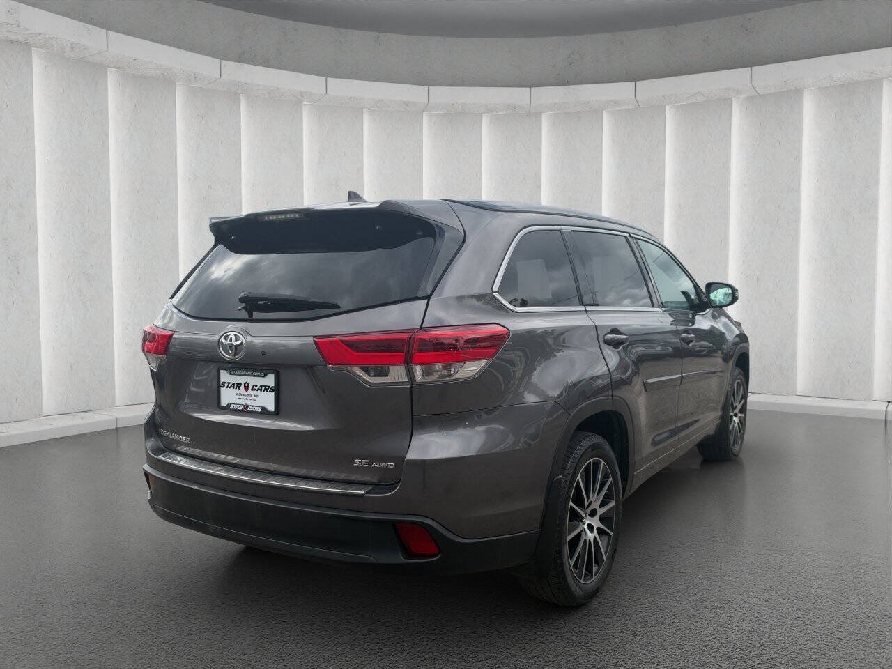 Used 2018 Toyota Highlander SE AWD/4WD image 5