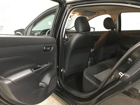 Used 2020 Nissan Versa S FWD image 18