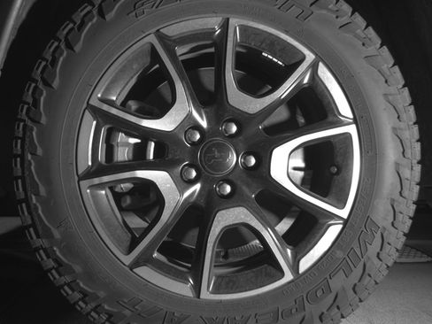 Used 2025 Jeep Compass Trailhawk AWD/4WD image 12