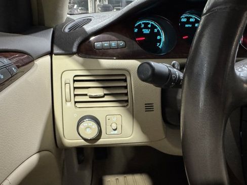 Used 2011 Buick Lucerne CXL image 15