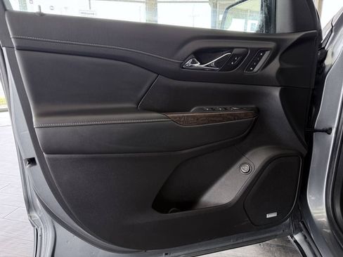 Used 2022 GMC Acadia Denali w/ Denali Ultimate Package FWD image 31