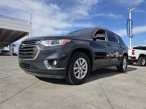 Used 2019 Chevrolet Traverse LT image 2