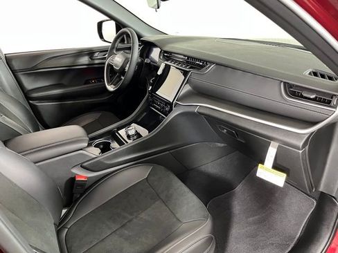 Used 2025 Jeep Grand Cherokee L Altitude image 47