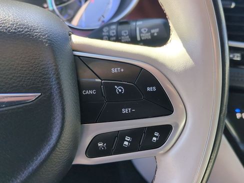 Used 2020 Chrysler Pacifica Limited w/ Tire & Wheel Group image 13