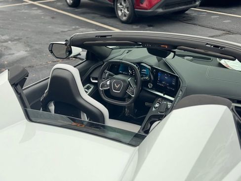 Used 2023 Chevrolet Corvette Stingray w/ Z51 Performance Package image 18