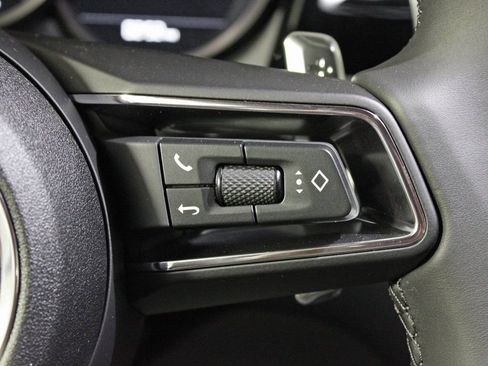 Certified 2025 Porsche Macan image 23