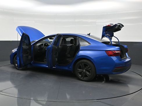 Used 2023 Volkswagen Jetta SE w/ Panoramic Sunroof Package FWD image 31