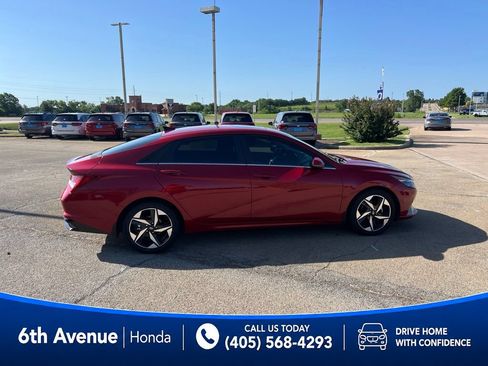 Used 2022 Hyundai Elantra Limited FWD image 4