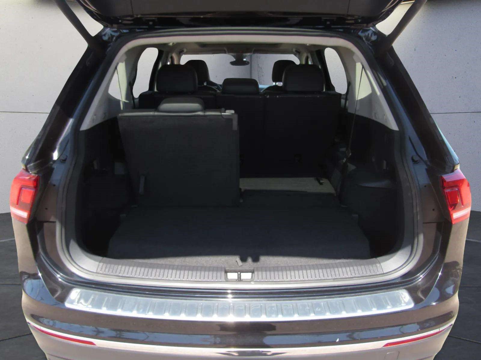 Used 2020 Volkswagen Tiguan SE R-Line FWD image 12