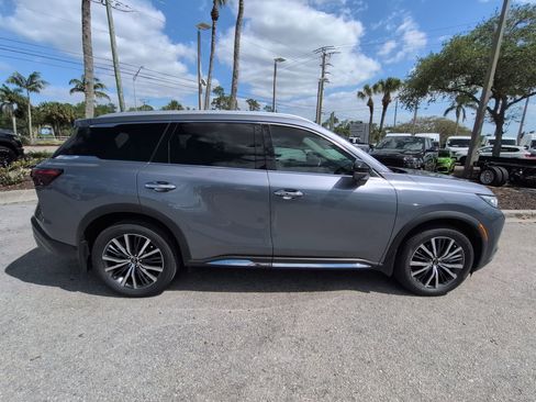 Used 2023 INFINITI QX60 Sensory w/ Vision Package AWD/4WD image 4