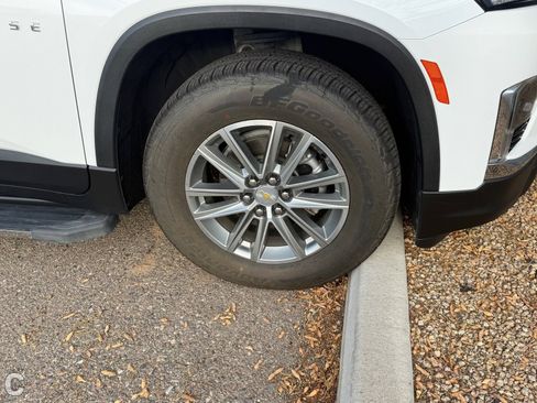 Certified 2023 Chevrolet Traverse LT FWD image 6