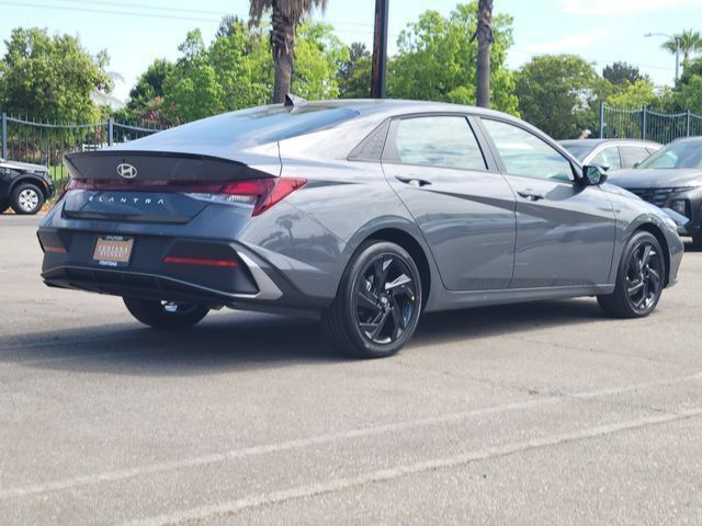 New 2026 Hyundai Elantra SEL Sport FWD image 4