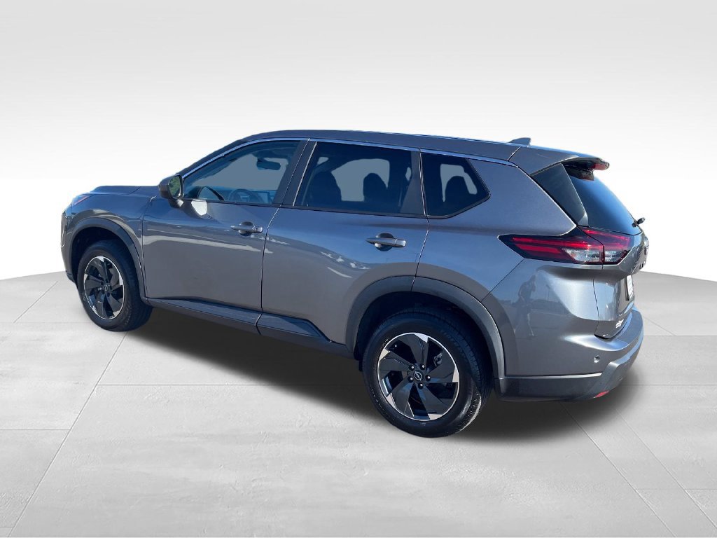 Used 2024 Nissan Rogue SV AWD/4WD image 3