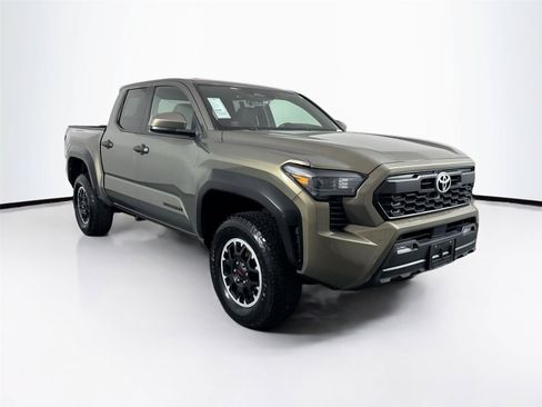 Certified 2024 Toyota Tacoma TRD Off-Road AWD/4WD image 9