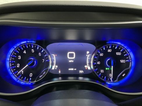 Used 2024 Chrysler Pacifica Touring-L FWD image 24