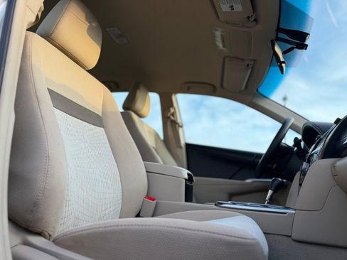 Used 2013 Toyota Camry LE FWD image 14