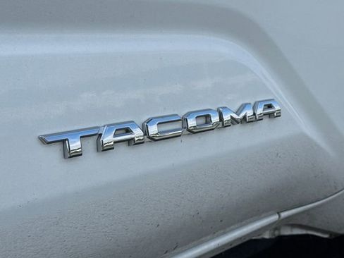 Used 2025 Toyota Tacoma SR5 AWD/4WD image 17