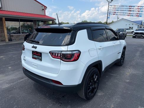 Used 2024 Jeep Compass Latitude w/ Convenience Group AWD/4WD image 4