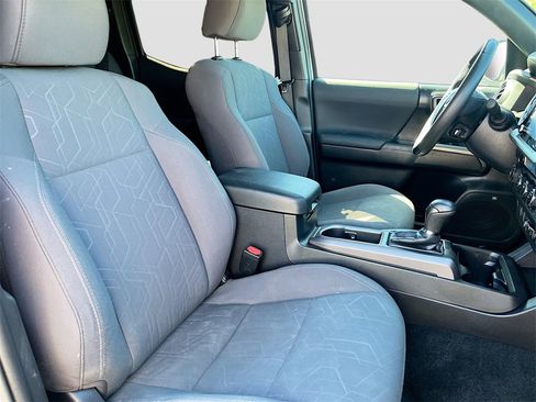 Used 2022 Toyota Tacoma TRD Off-Road image 28