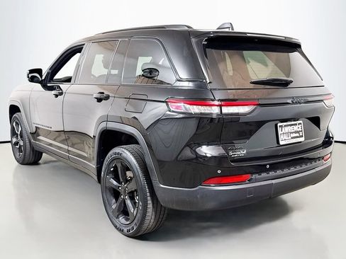 Used 2023 Jeep Grand Cherokee Altitude AWD/4WD image 6