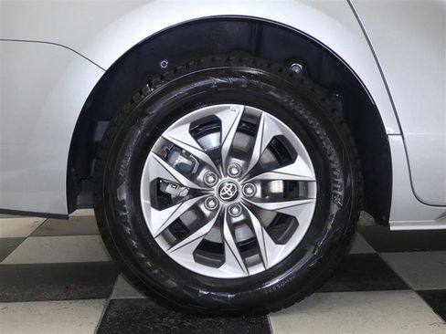 Used 2025 Toyota Sienna LE image 30