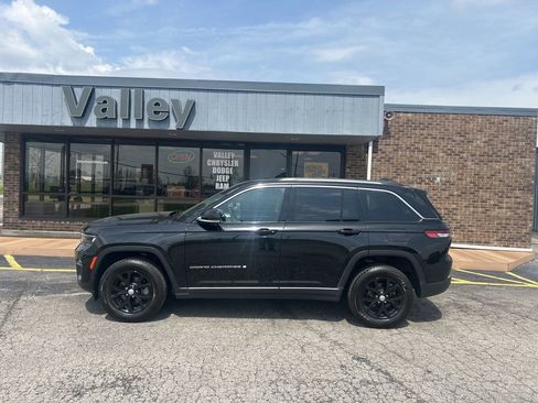 Used 2022 Jeep Grand Cherokee Limited AWD/4WD image 3