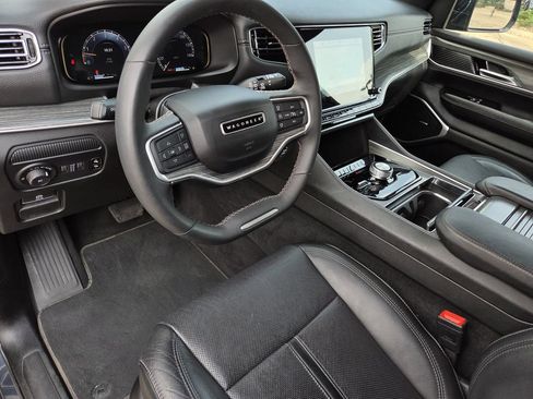 Used 2024 Jeep Wagoneer Series II AWD/4WD image 8