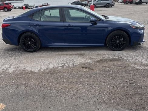 Used 2025 Toyota Camry SE image 4
