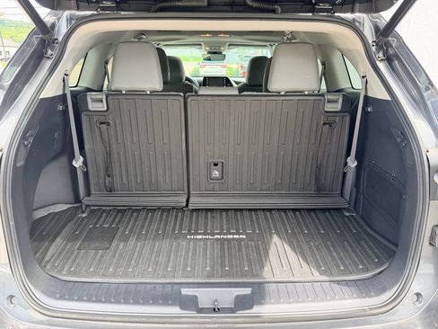 Used 2020 Toyota Highlander XLE FWD image 15