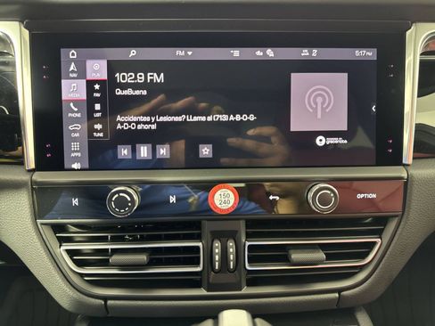 Certified 2025 Porsche Macan AWD/4WD image 26