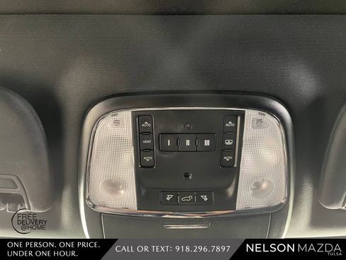 Used 2017 Jeep Grand Cherokee Limited w/ Luxury Group II image 35