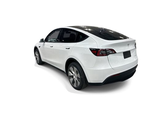 Certified 2023 Tesla Model Y AWD image 4