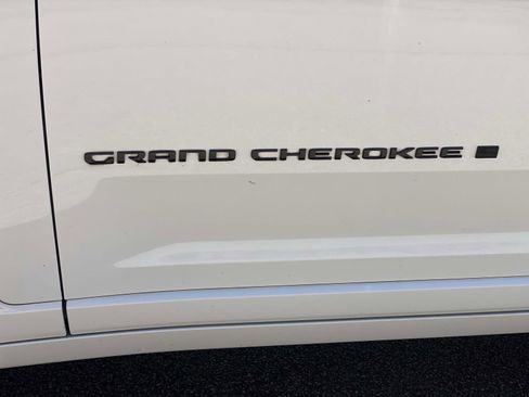 Certified 2024 Jeep Grand Cherokee Summit AWD/4WD image 14