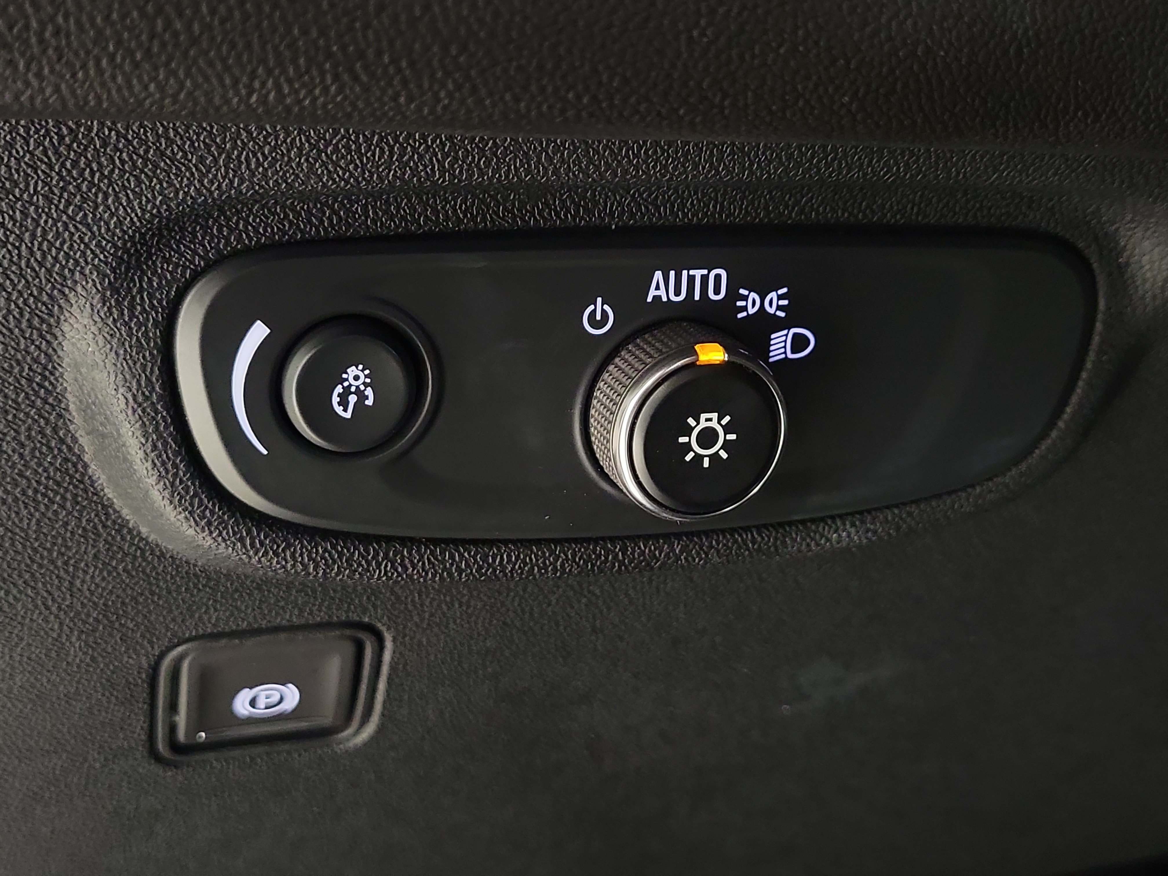 Used 2024 GMC Terrain SLE FWD image 9