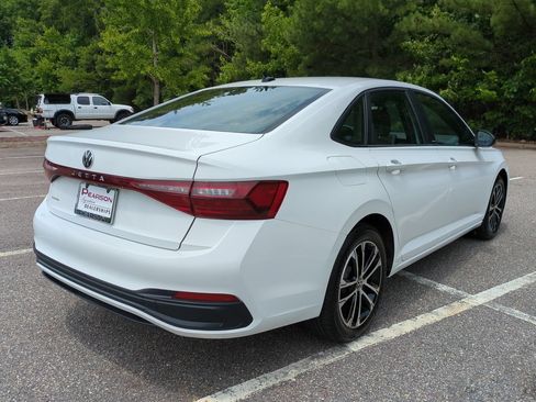 Used 2025 Volkswagen Jetta Sport FWD image 4