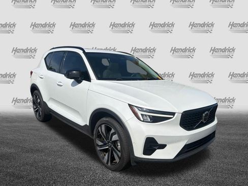 Certified 2023 Volvo XC40 B4 Plus w/ Protection Package Premier FWD image 3
