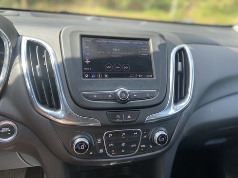 Used 2023 Chevrolet Equinox LT w/ Driver Convenience Package image 11