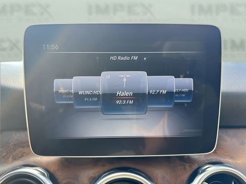 Used 2020 Mercedes-Benz GLA 250 4MATIC w/ Premium Package image 18