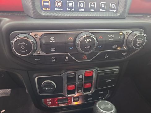 Used 2020 Jeep Wrangler Unlimited Rubicon AWD/4WD image 34