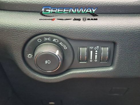 Used 2024 Chrysler Pacifica Pinnacle FWD image 30