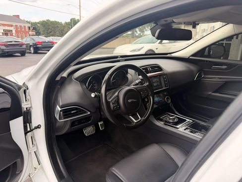 Used 2017 Jaguar XE RWD image 9