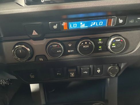 Used 2021 Toyota Tacoma TRD Off-Road w/ TRD Premium Off Road Package AWD/4WD image 22