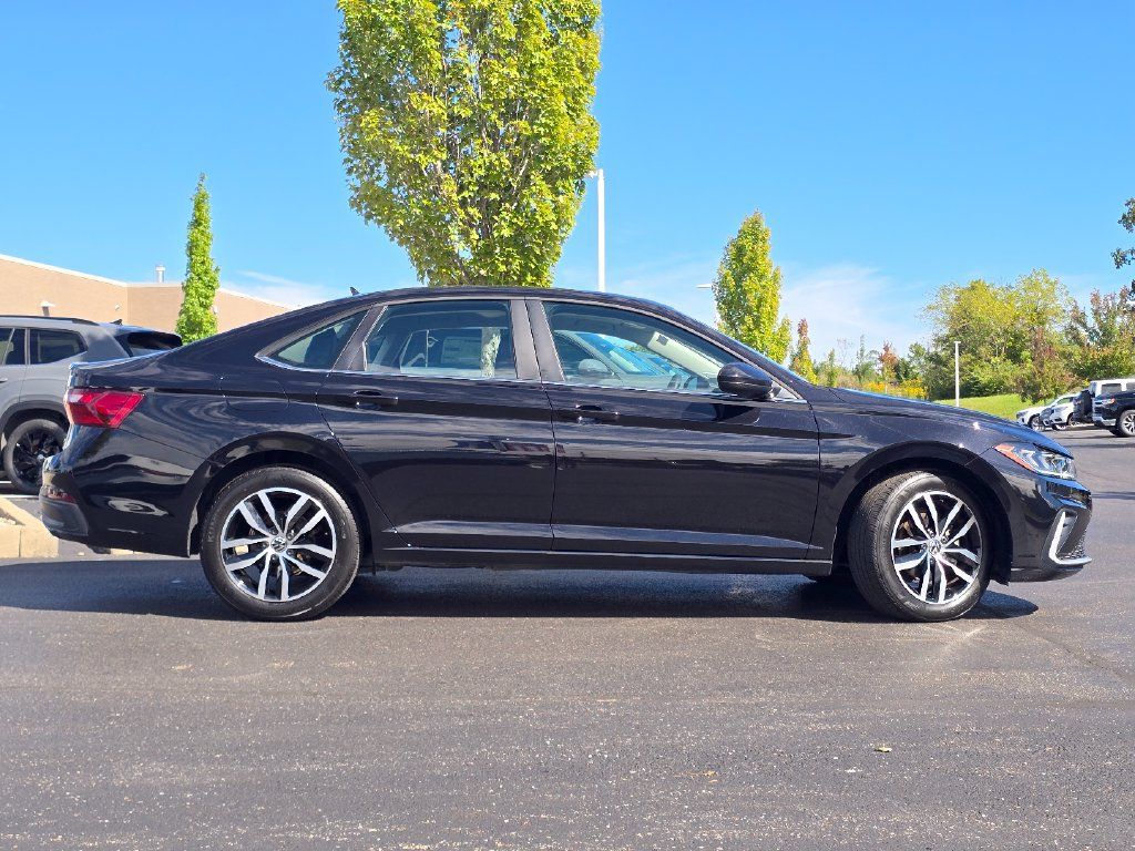 Used 2026 Volkswagen Jetta SE FWD image 23