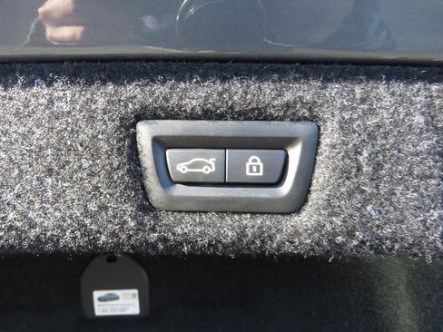 Used 2018 BMW M550i xDrive image 18