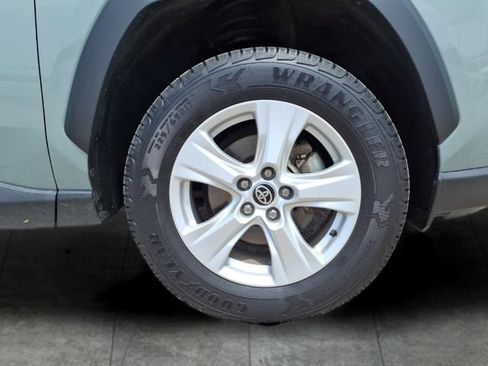Used 2021 Toyota RAV4 XLE AWD/4WD image 9