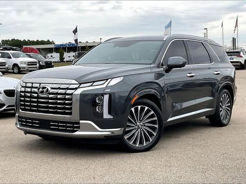 Used 2023 Hyundai Palisade Calligraphy w/ Cargo Package image 2