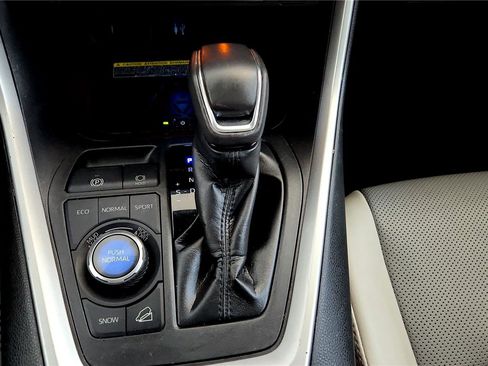 Used 2019 Toyota RAV4 Limited image 29